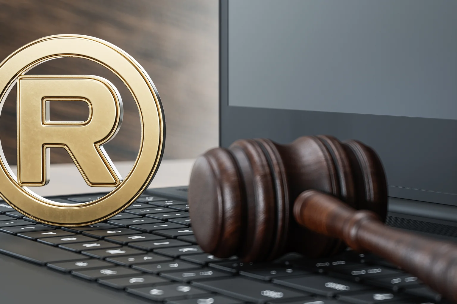 Marka itirazı, hukuki risk ve karıştırılma ihtimalini anlatan gavel ve tescil simgesi görseli